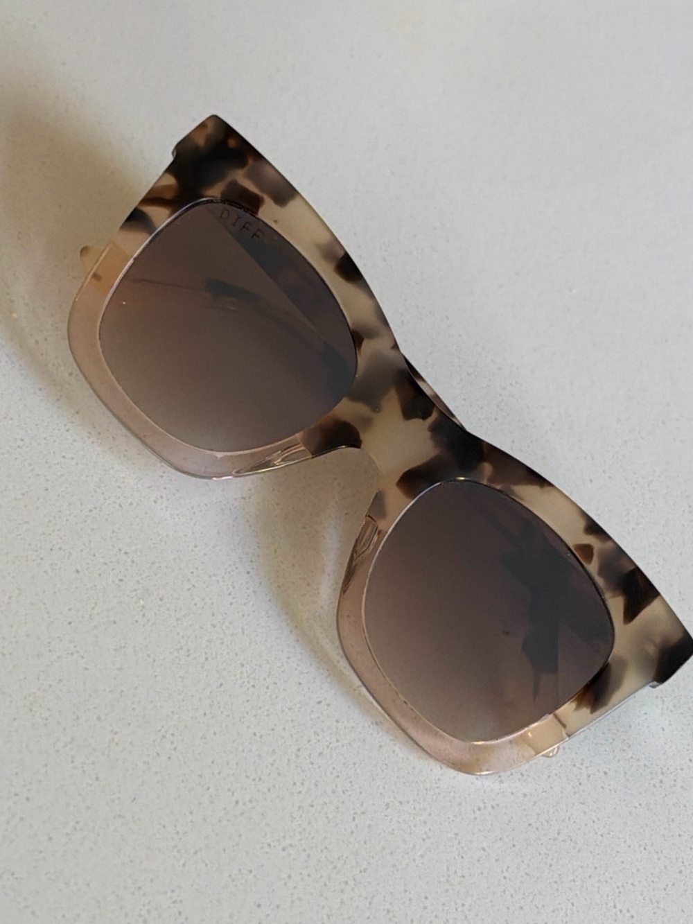Stylish Tortoiseshell Sunglasses - Brown Lenses